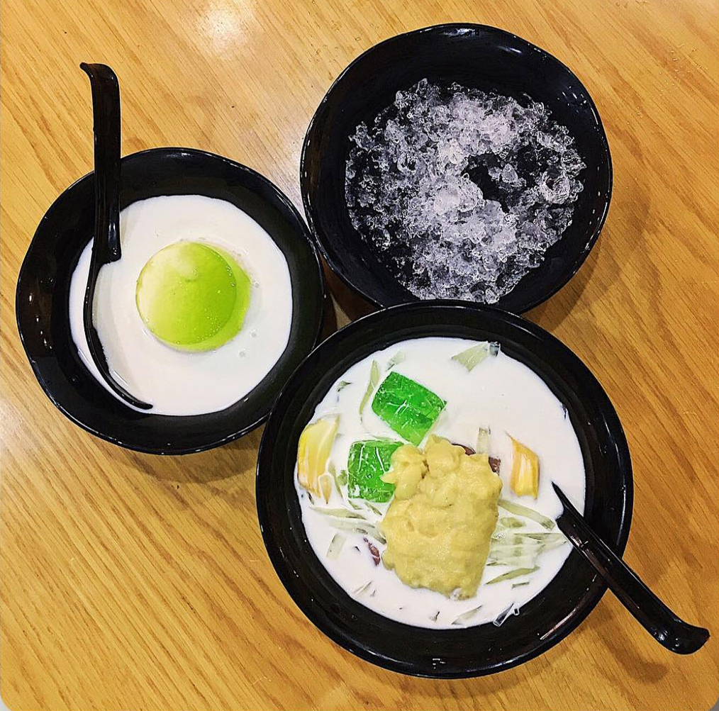 Chè Thái sầu riêng là món ăn nổi tiếng nhất ở quán chè Thái Liên