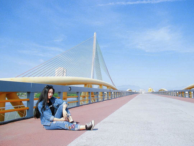 Cầu Nguyễn Văn Trỗi không chỉ là một phần lịch sử của Đà Nẵng mà còn là điểm check in vô cùng độc đáo