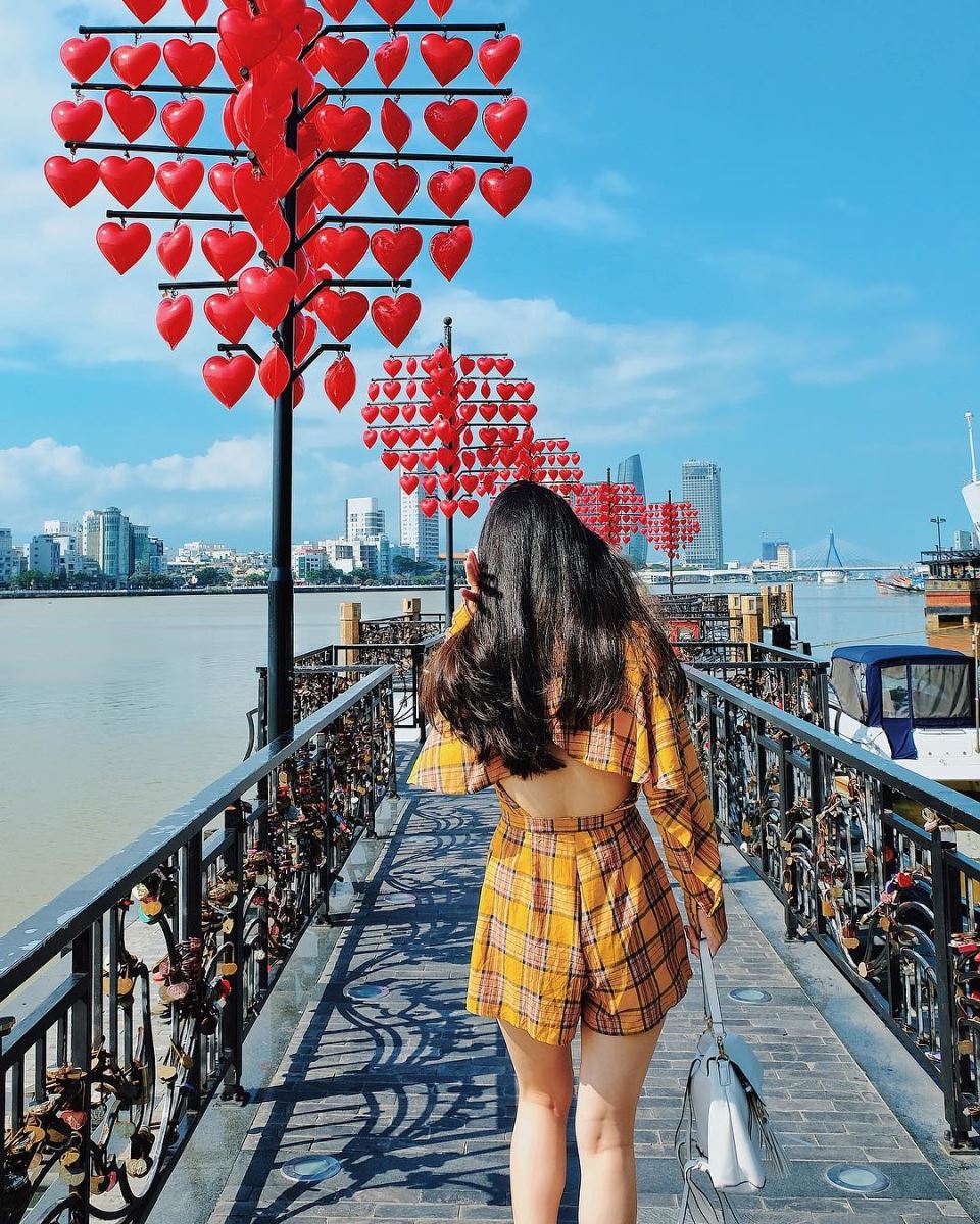 Cầu Tình Yêu lãng mạn cũng là điểm check in lý tưởng dành cho các cặp đôi ở Đà Nẵng