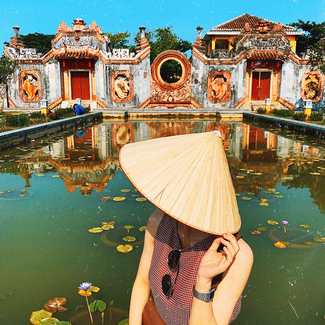 Cổng chùa Bà Mụ là điểm check in siêu hot của các bạn trẻ ở Đà nẵng thời gian gần đây