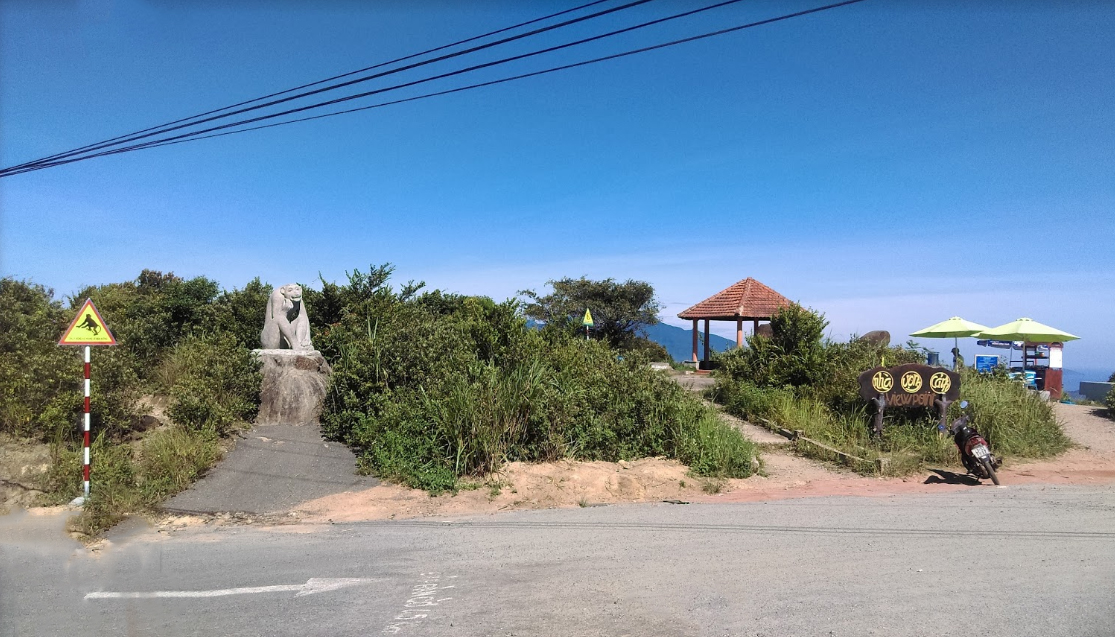 Nhà Vọng Cảnh là một căn nhà nhỏ được xây trên mỏm đá cao với view cực đẹp