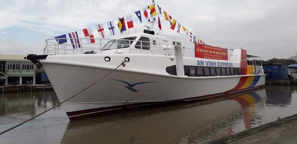 Tàu An Vĩnh Express di chuyển từ cảng Sa Kỳ đến đảo Lý Sơn với giá vé 340/ người khứ hồi