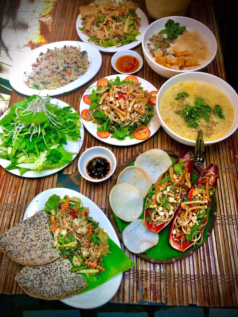 Đồ ăn ở quán chay Hoa Sen