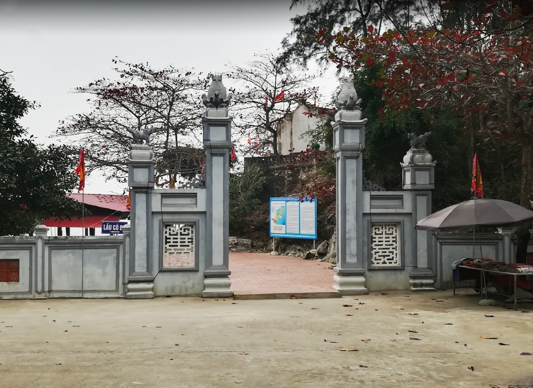 Cổng vào đền Cô Tiên