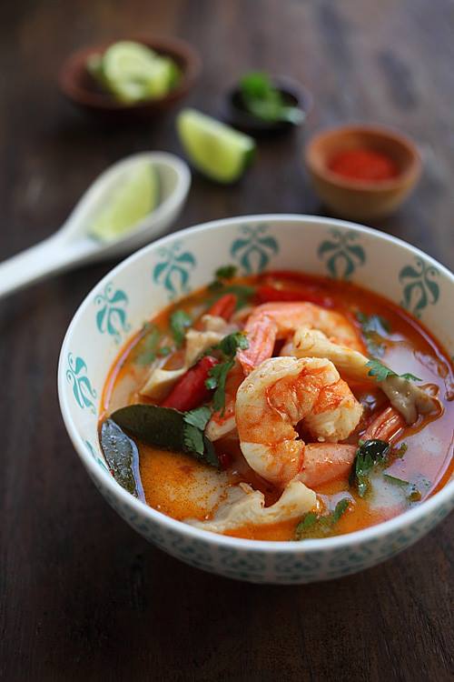 Tom Yum Goong là món canh tôm chua cay nổi tiếng của Thái Lan và có bán khá nhiều tại phố Khao San