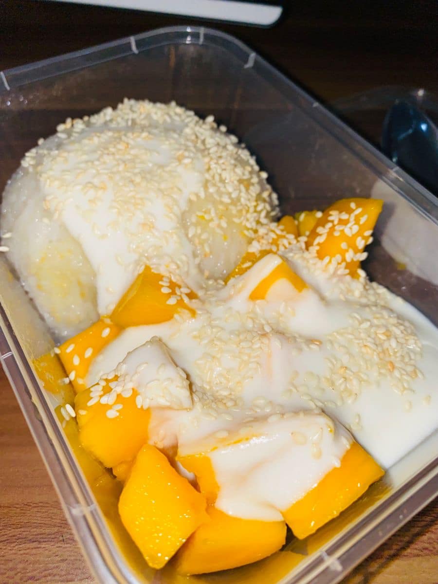 Xôi xoài cũng là món ăn ngon nổi tiếng ở phố Khao San