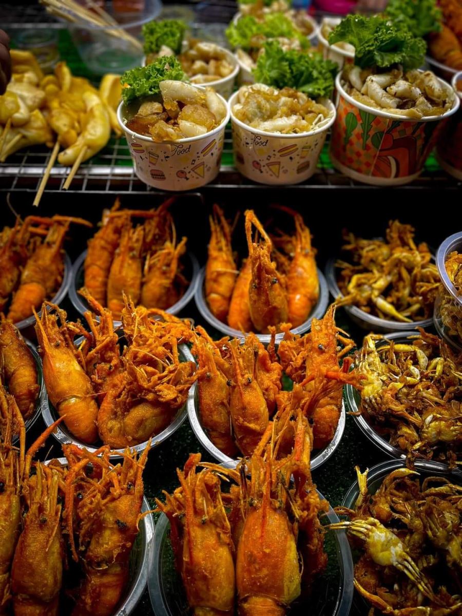 Món ăn đường phố ở chợ đêm Chatuchak
