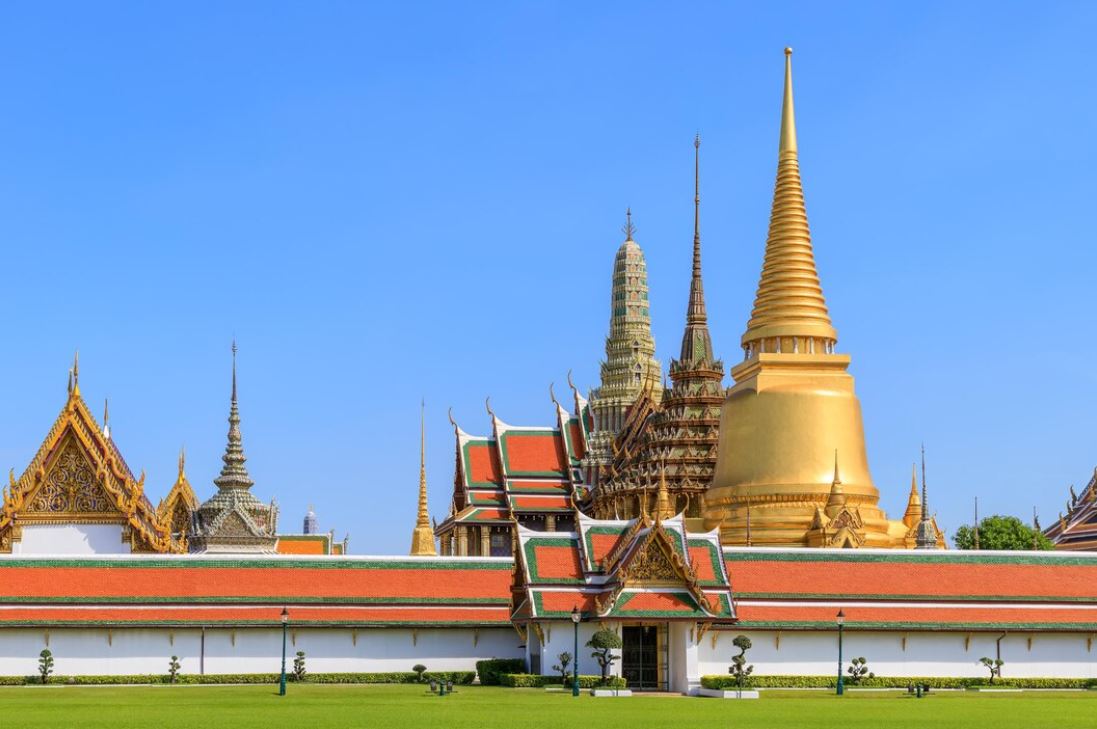 Hành trình du lịch Thái Lan mùa xuân không thể bỏ qua thủ đô Bangkok với nhiều ngôi chùa nổi tiếng