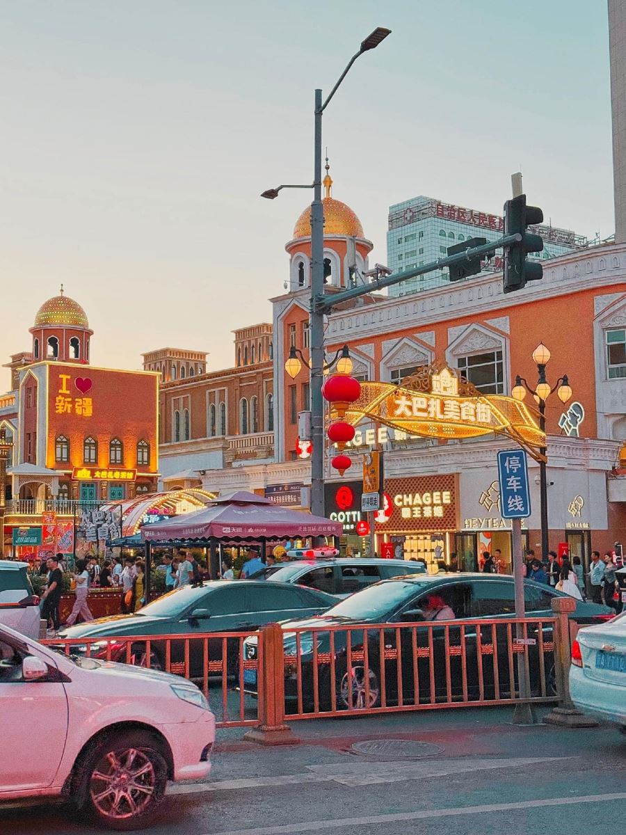 Urumqi là một thành phố hiện đại pha lẫn với nét cổ kính