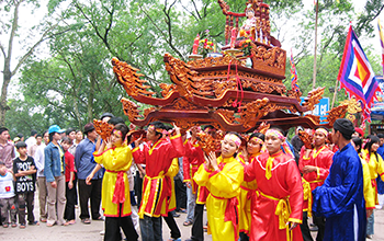 Tham gia lễ hội Đền Hùng