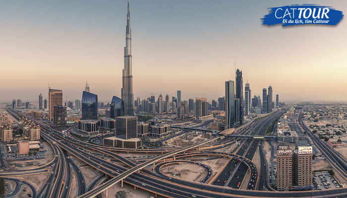 Dubai nổi tiếng với những công trình kiến trúc đồ sộ và hiện đại