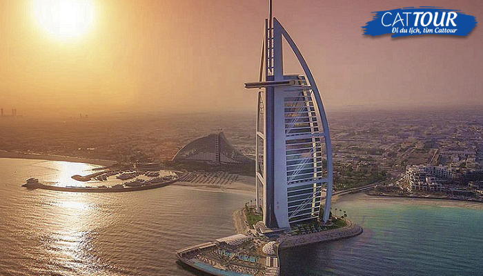Burj Al Arab là khách sạn 7 sao xa xỉ nhất thế giới