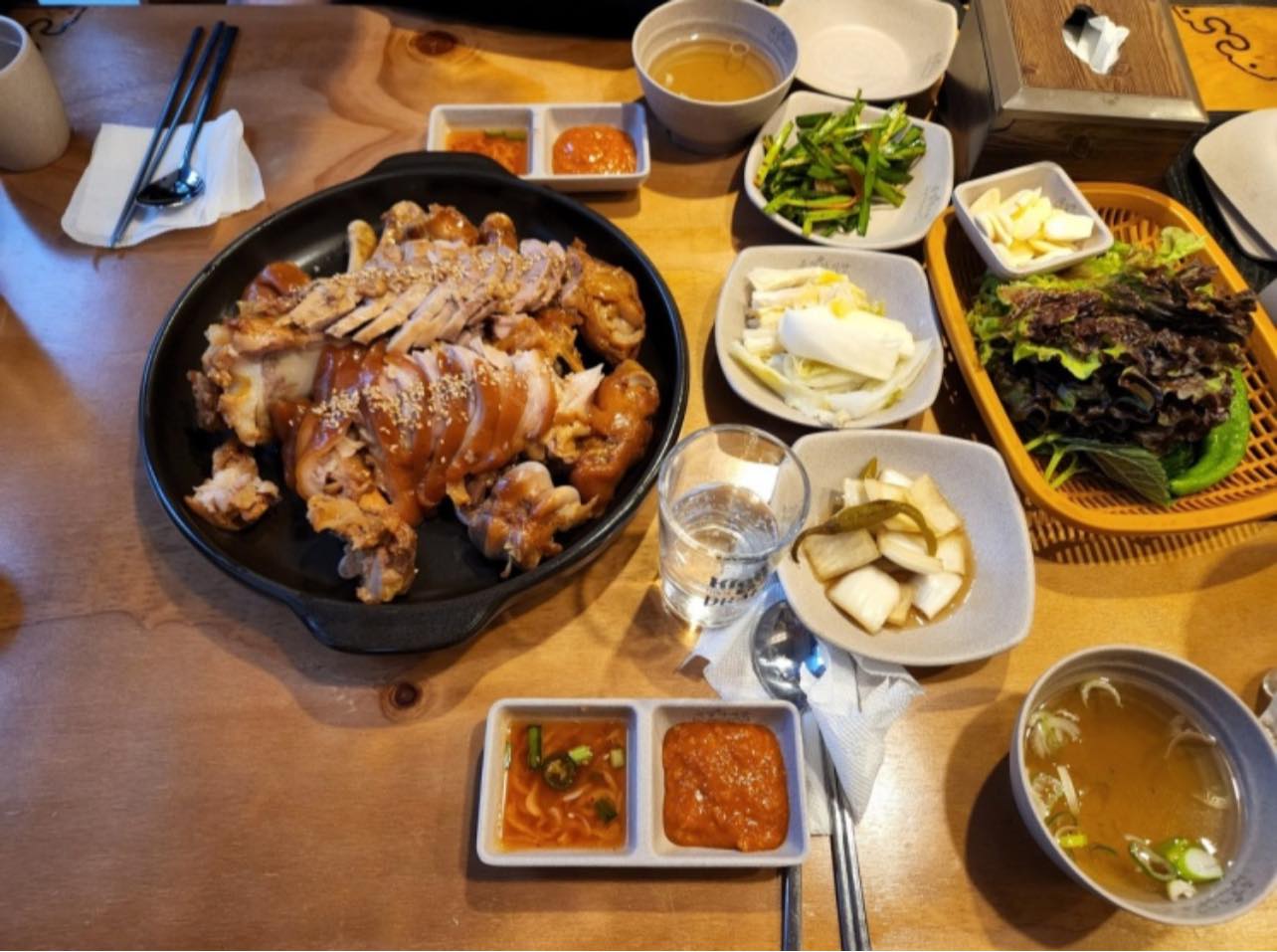 Món chân giò hầm nóng hổi siêu mềm mịn của Hàn Quốc