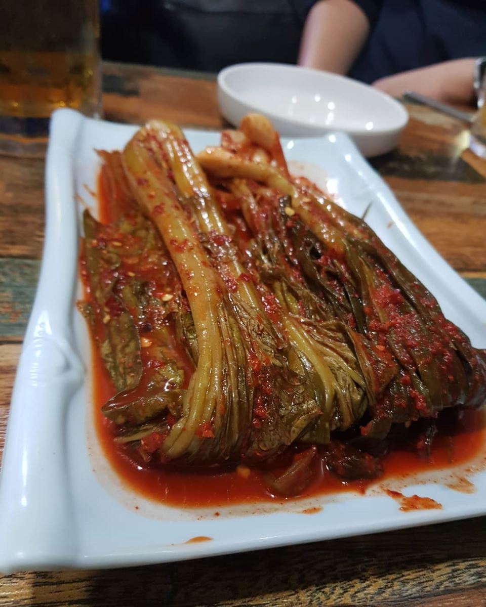 Gat Kimchi được làm từ cải Gat - loại rau cải được dùng để làm mù tạt