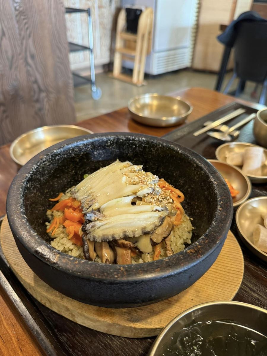 Bào ngư đảo Jeju không chỉ là nguyên liệu cho những món ăn ngon mà còn chứa đựng biết bao tinh hoa và văn hóa của hòn đảo xinh đẹp này