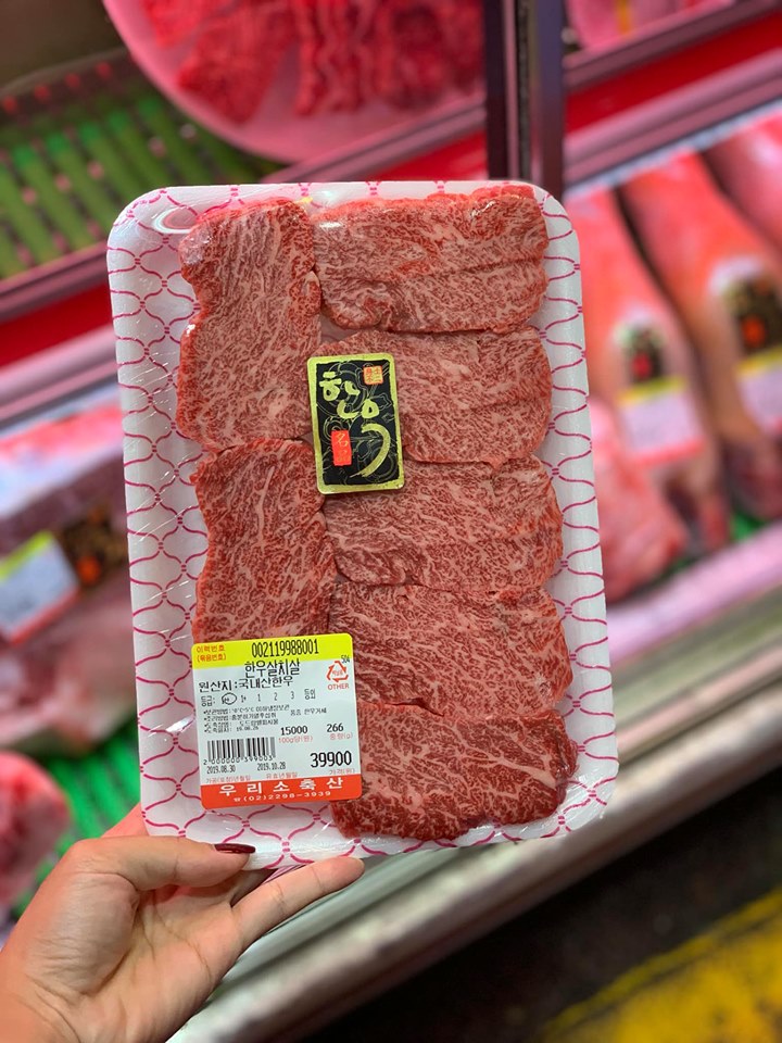 Thịt bò Hàn Quốc loại Premium có giá 15000 won/ 100g