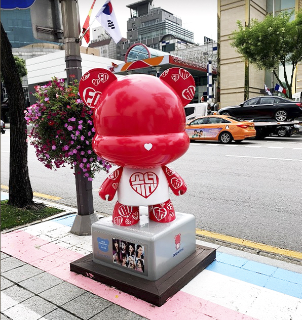 Chú Gangnamdol màu hồng xinh xắn này chắc chắn sẽ được check in nhiều nhất tại K Star Road