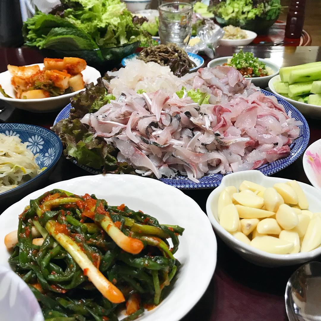 Món cá mòi chấm rất độc đáo của người Hàn Quốc