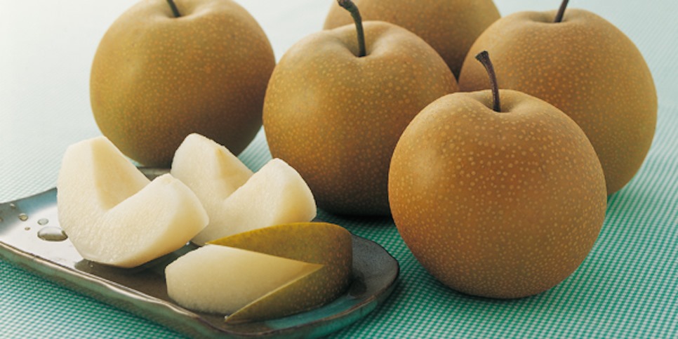 Ai từng đến Hàn Quốc vào mùa thu mà được thưởng thức hương vị của những trái lê thì chắc chắn sẽ phải mua chúng về làm quà cho người thân