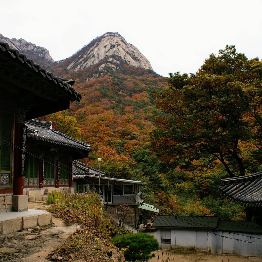 Vườn quốc gia Bukhansan ở ngoại thành Seoul