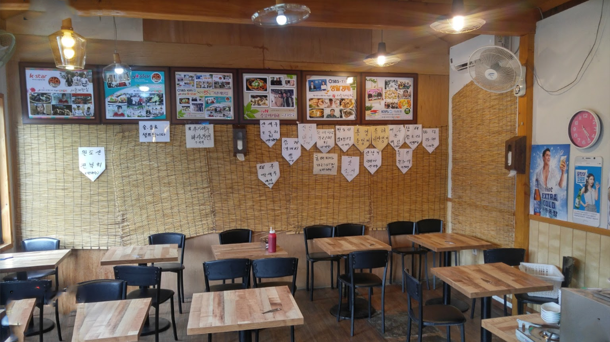 Nhà hàng Socun Stairs House chuyên phục vụ các món ăn hải sản ở gần KyeongBokgung