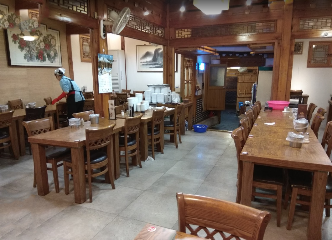Không gian ở nhà hàng Tosokchon Samgyetang