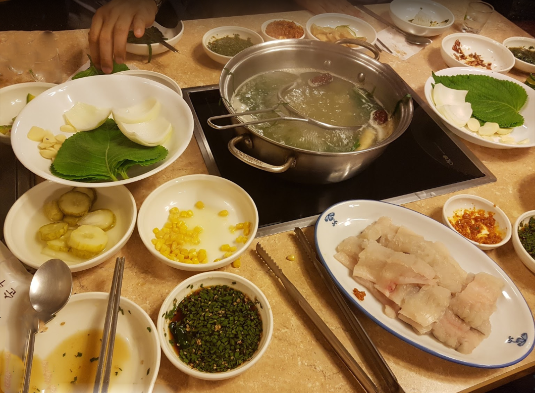 Món lẩu cá ở nhà hàng Yeosu Hangul