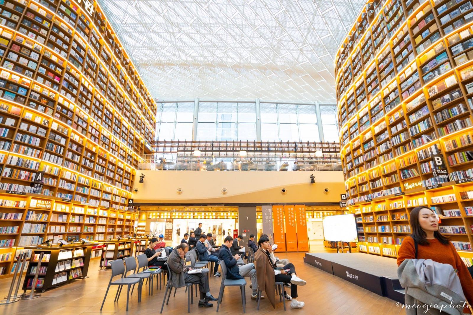 Thư viện Starfield Library – Thiên đường sống ảo của các hot blogger ở  Seoul, Hàn Quốc