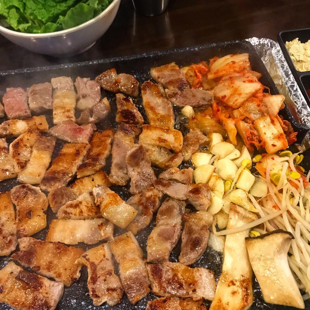 Món thịt ba chỉ nướng nổi tiếng của Hàn Quốc có giá từ 25 - 35.000 won/ suất