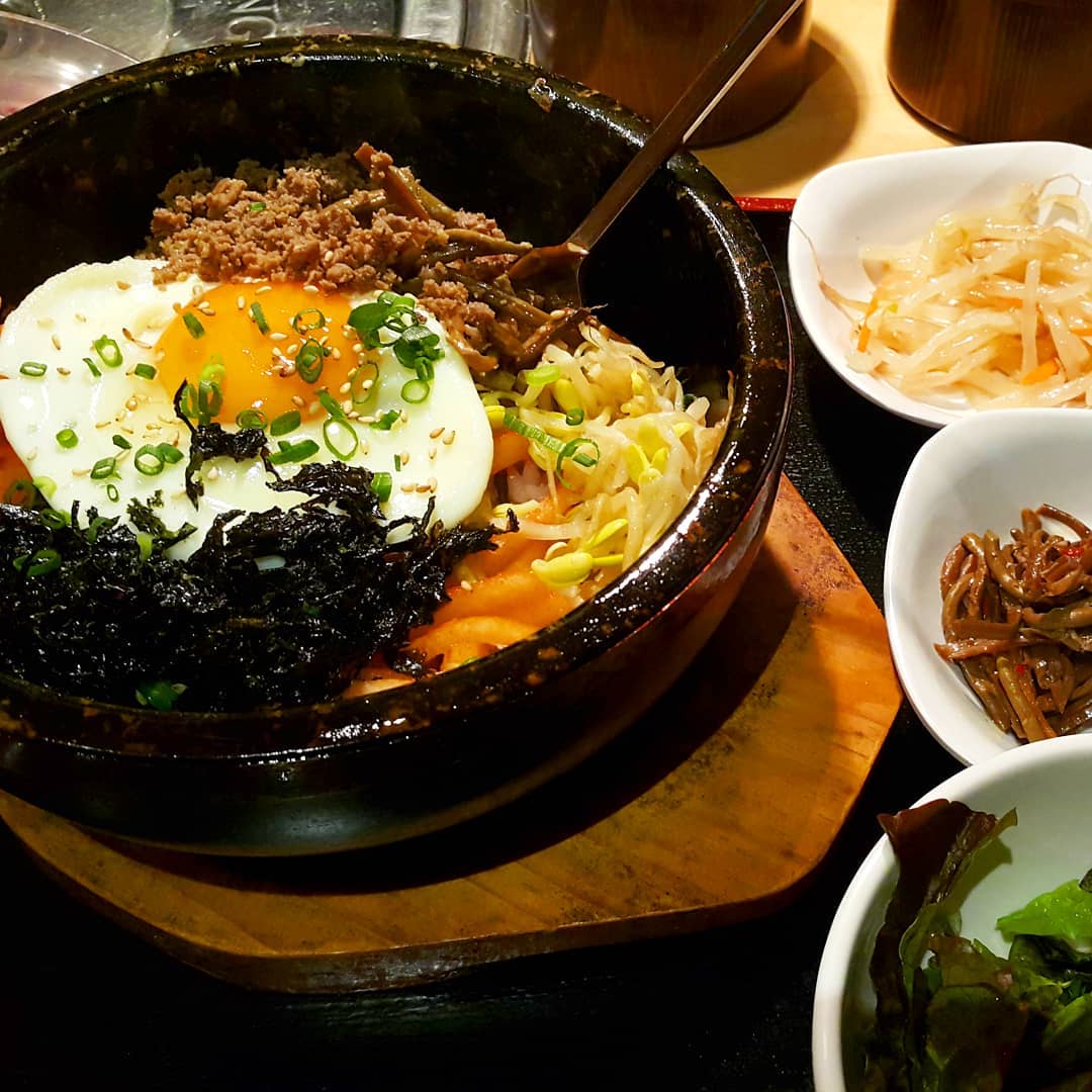 Thưởng thức món Bibimbap Hàn Quốc nổi tiếng