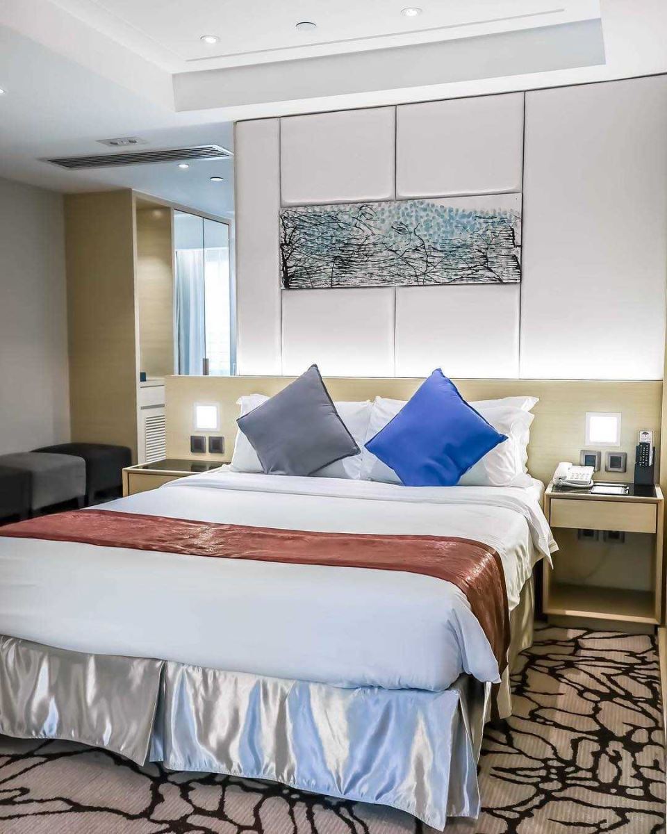 Khác sạn ở Hồng Kông thuộc dạng cực đắt nên bạn nhớ tìm hiểu kỹ trước khi đặt phòng nhé