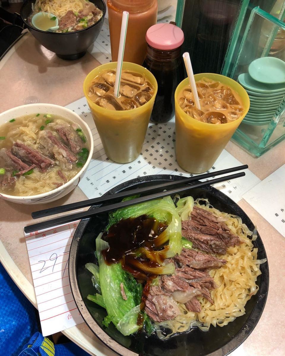 Đồ ăn và đồ uống rất hấp dẫn của quán ăn Kau Kee Beef Brisket chiếm được cảm tình của cả người Hong Kong và khách du lịch