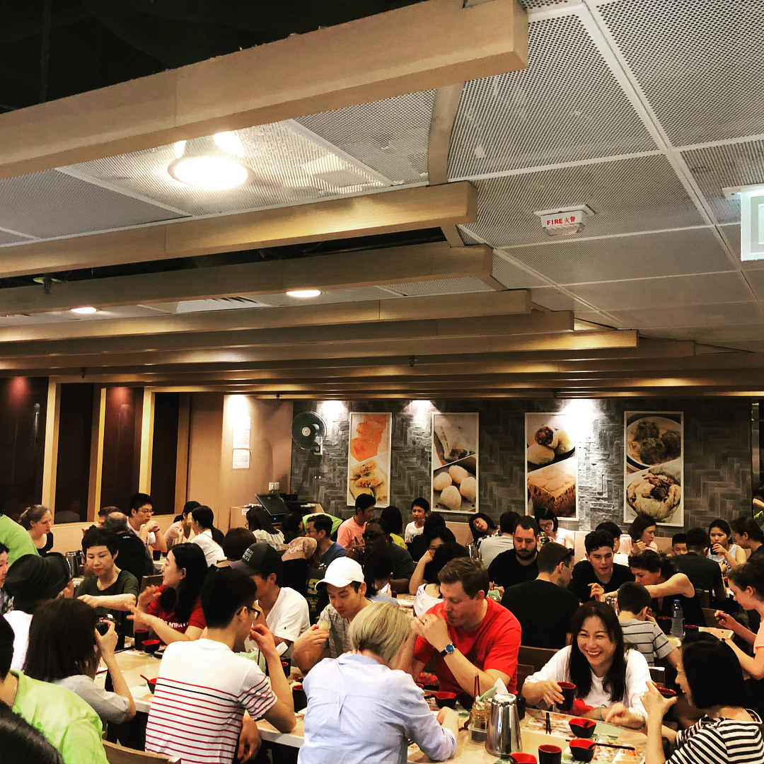 Quán Tim Ho Wan luôn đông đúc khách đến ăn dù là cả người Hong Kong và du khách đến đây 