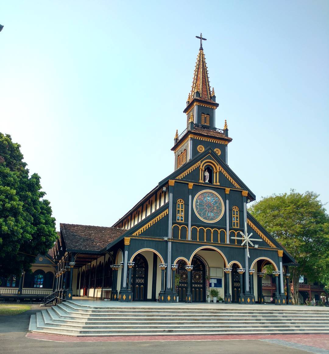 Nhà thờ Chính Tòa Giáo Phận Kon Tum (Nhà thờ Gỗ Kon Tum)