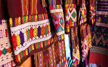 Mua sắm đặc sản và vải Lào ở chợ Laksao
