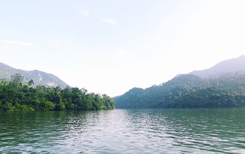 Thưởng ngoạn phong cảnh Hồ Ba Bể