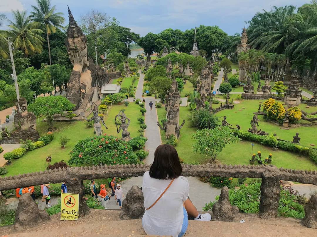 Đứng Hình ở Buddha Park Vườn Tượng Phật Lào Có Hơn 200 Bức Tượng Phật