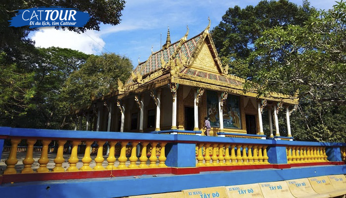 Chùa Dơi là ngôi chùa phật giáo Nam Tông lớn nhất đồng bằng sông Cửu Long