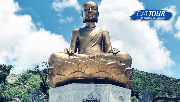 Du lịch Hạ Long - Yên Tử: Tượng Phật Trần Nhân Tông