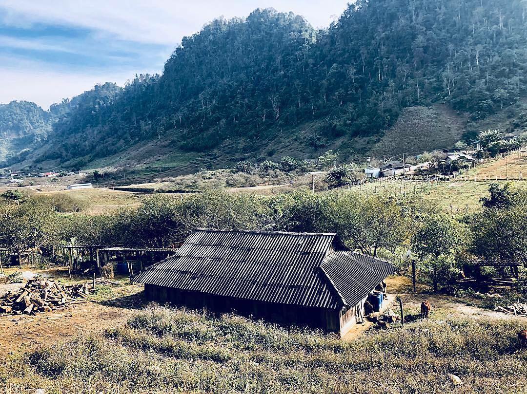 Những ngôi nhà đơn sơ những ấm cúng và bình yên của người Mông
