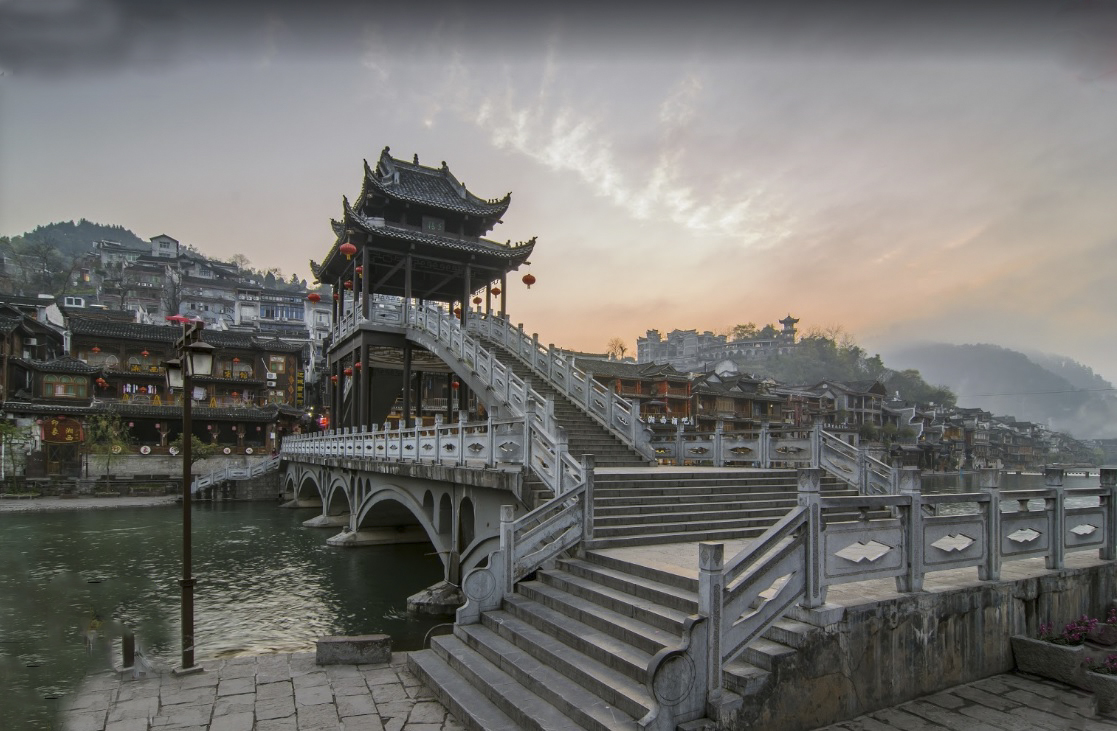 Fenghuang Bridge hay còn gọi là Tuyết Kiều - cây cầu cực đẹp và thơ mộng ở Phượng Hoàng