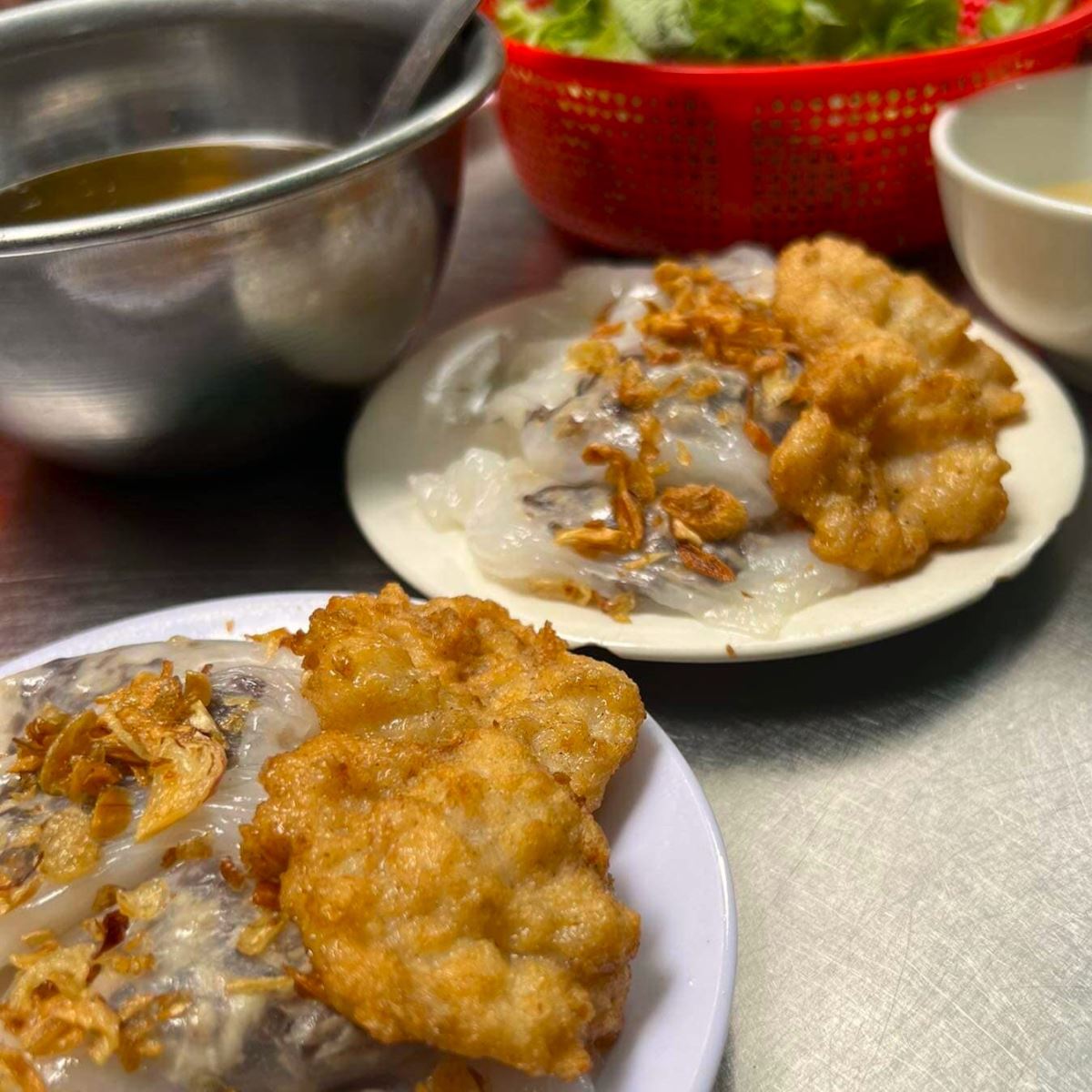 Bánh cuốn chả mực gốc Bàng siêu nổi tiếng ở Hòn Gai - Quảng Ninh