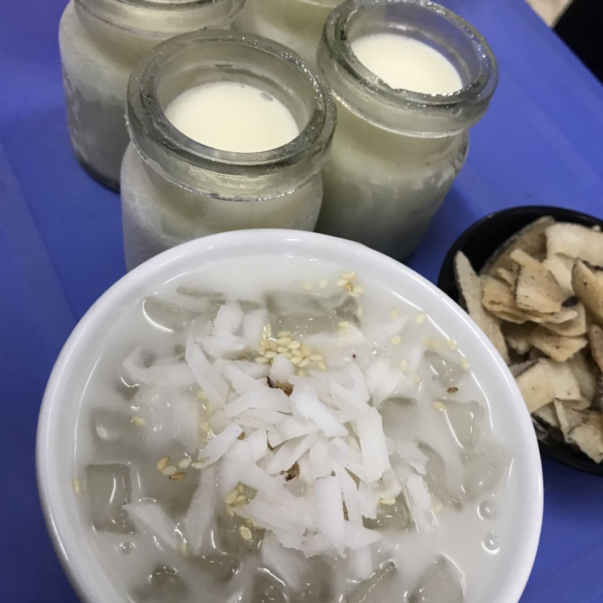 Đến Hòn Gai thì không thể bỏ qua món sữa chua cô Cương ngon - bổ và cực cuốn