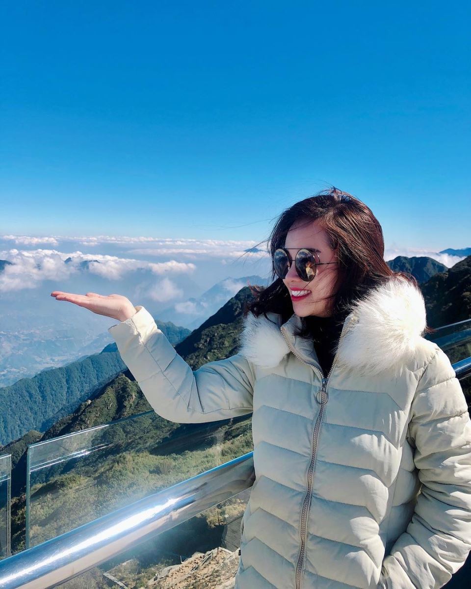 Từ đỉnh Fansipan có thể ngắm nhìn toàn cảnh thị trấn Sa Pa