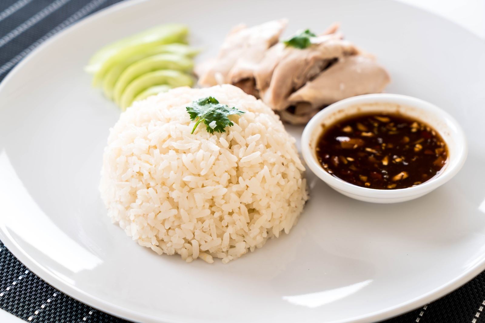 Món ăn ấn tượng nhất ở Tekka Food Centre là cơm gà Hải Nam phiên bản Ấn Độ