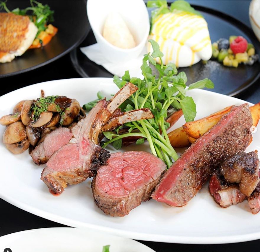 Ẩm thực tại Marina One cũng được đánh giá cao với nhiều món ăn đa dạng và hấp dẫn