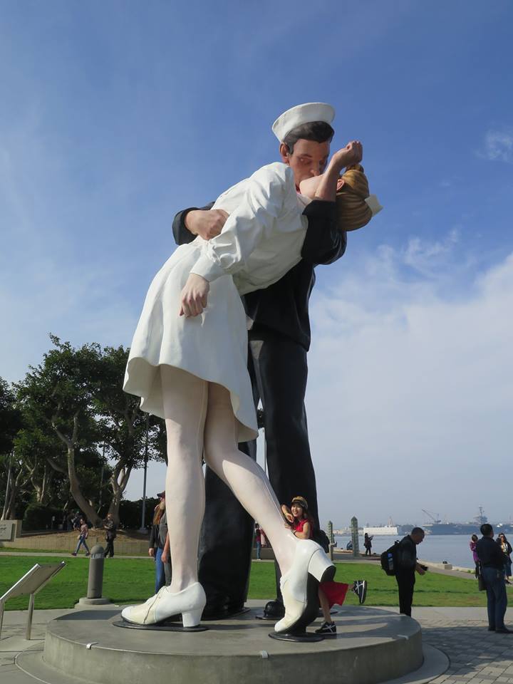 Bước tượng chàng thủy thủ hải quân và cô ý tá nổi tiếng ở San Diego