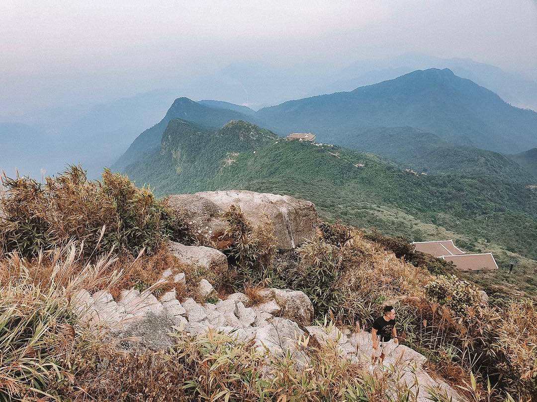 Đường leo lên đỉnh núi Yên Tử