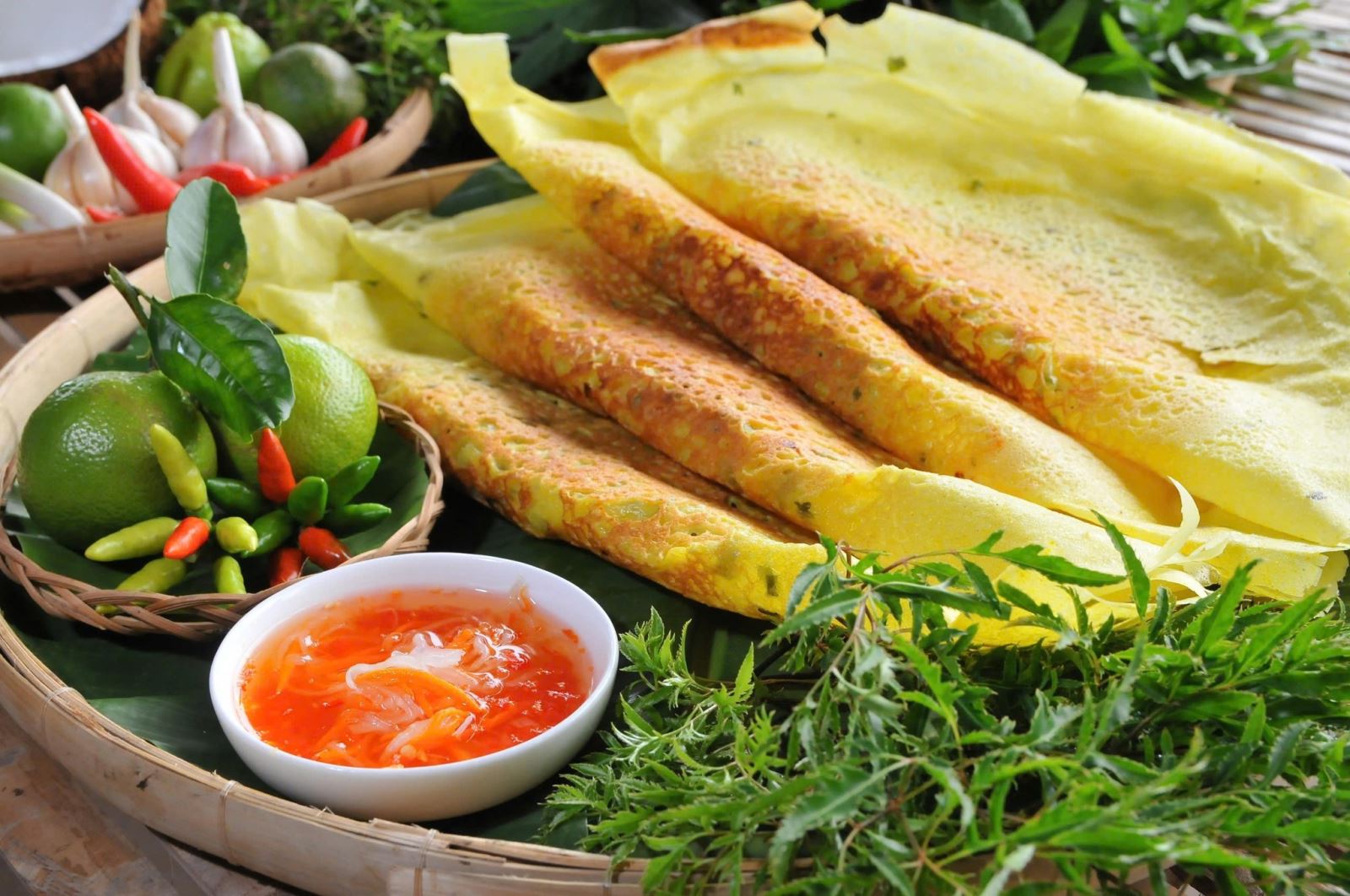Món bánh xèo Cần Thơ tuy đơn giản nhưng lại rất "bánh cuốn"