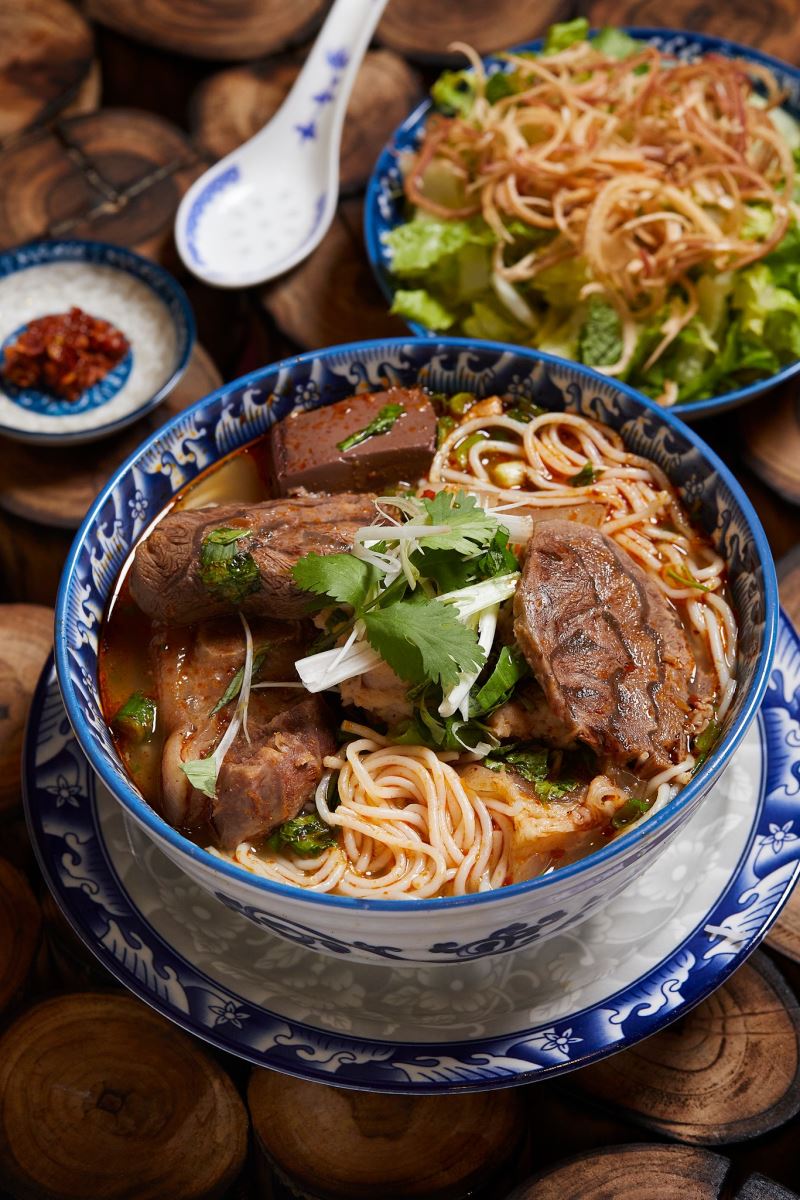 Bún bò Huế là món ăn gây nghiện và thương nhớ bậc nhất ở địa danh này